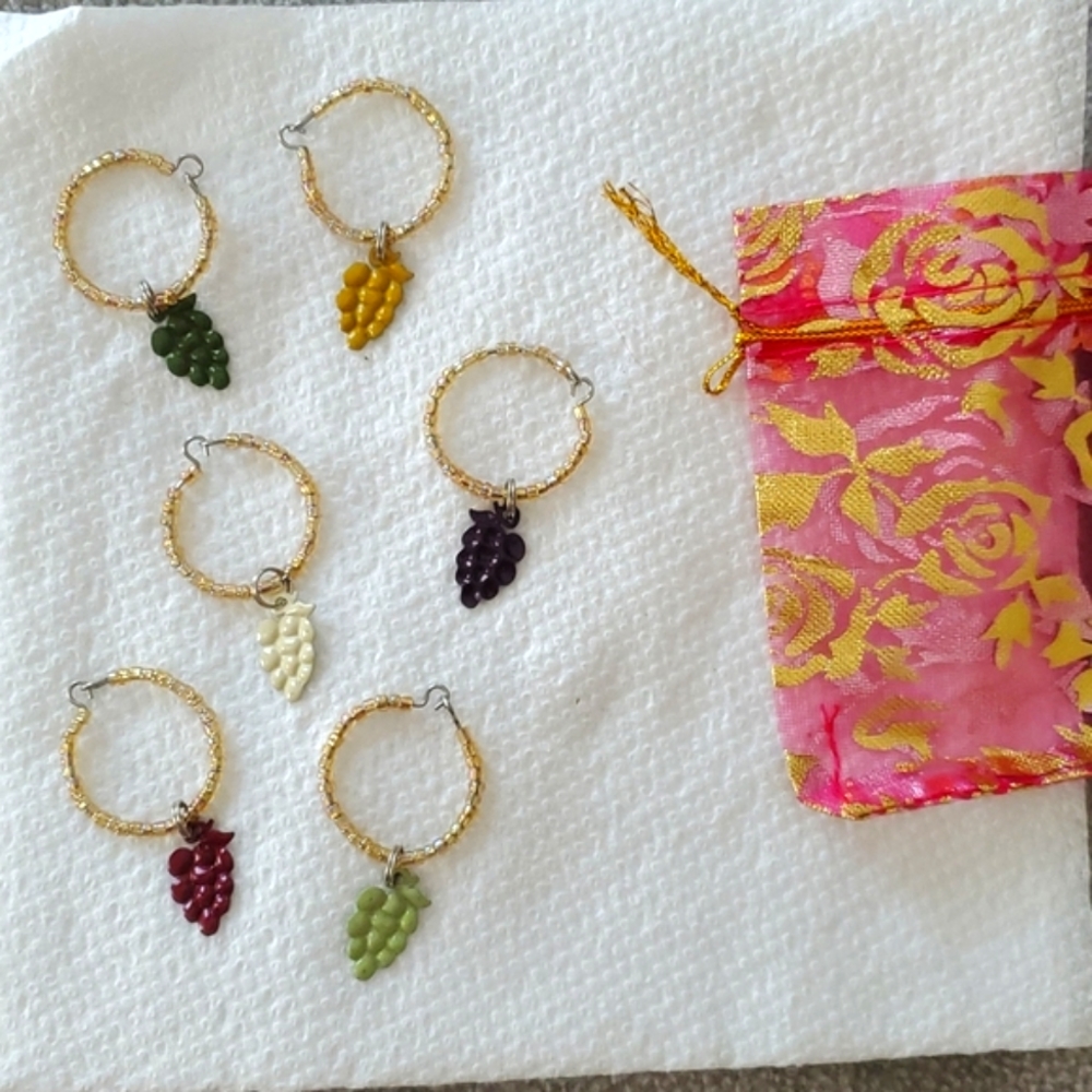 NWOT, Wine Glass Charms, Set of 6, Grapes, Beaded
